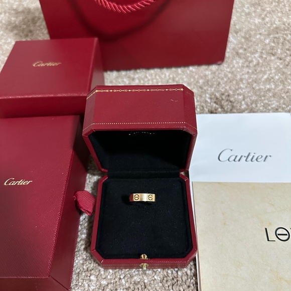Cartier Love Ring, Classic Model in yellow gold - Picture 1 of 6